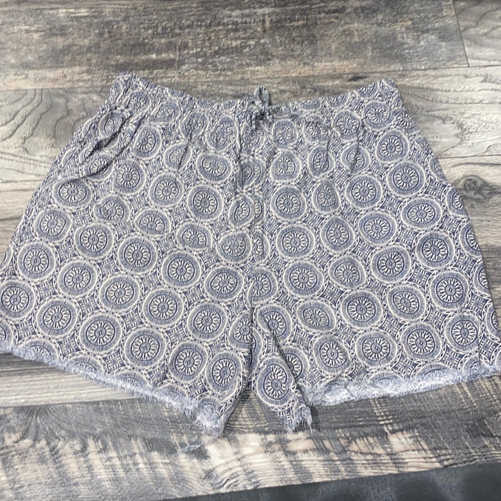 Royalty for me raw edge linen shorts size XL